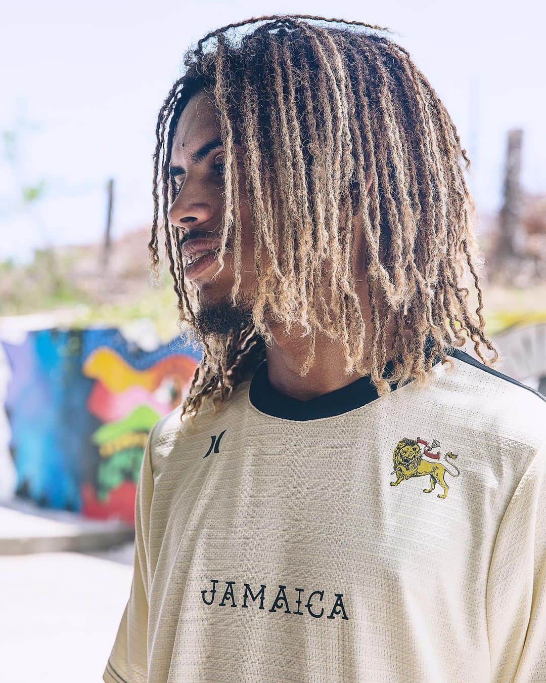 hurleyさんのインスタグラム写真 - (hurleyInstagram)「🇯🇲 The Kingston Jersey 🇯🇲 ⠀⠀⠀ An ode to @shama_the_superman’s home, this jersey is made with breathable, comfortable mesh and Jamaica-inspired art. ⠀⠀⠀ Tap to shop, then hit the link in our bio to explore the entire Jamaica Collection. 🦁⚡️」7月24日 3時31分 - hurley