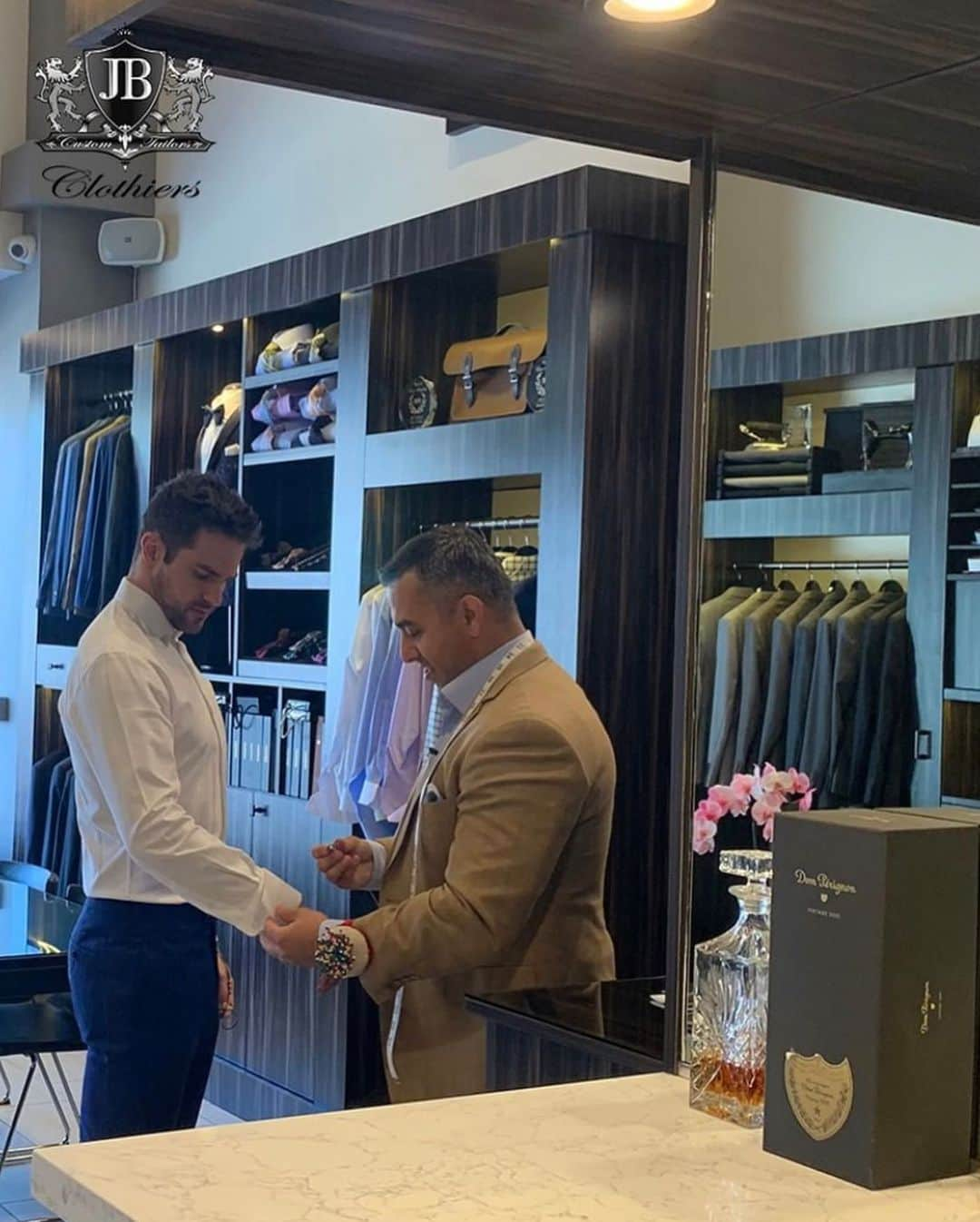 ブラント・ドーハティさんのインスタグラム写真 - (ブラント・ドーハティInstagram)「My man Jerry at @jbclothiers made this suit for my wedding from scratch and it’s literally the nicest thing I’ve ever worn 📸: @adrianaklas」7月24日 3時56分 - brantdaugherty