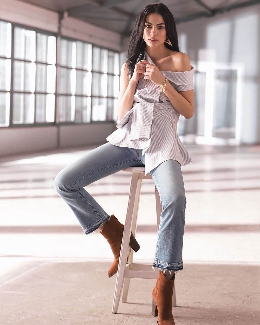 のインスタグラム：「Derek Lam 10 Crosby Denim. Gia Mid-Rise Cropped Flare Jeans Now On Sale. #linkinbio to shop 📷 @instyleturkiye」