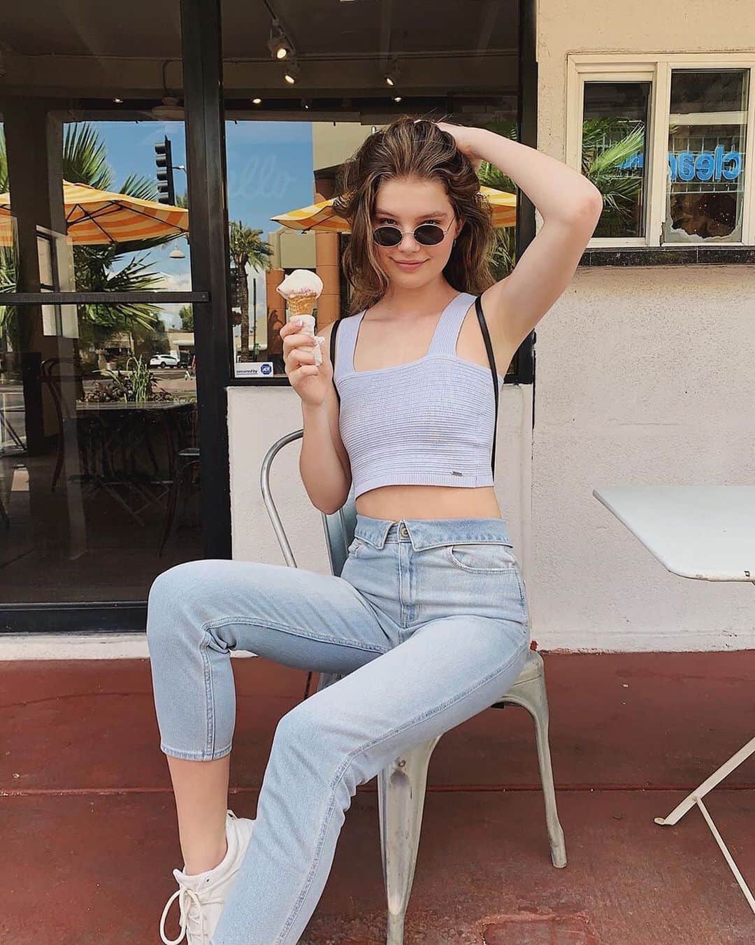 Hollister Co.さんのインスタグラム写真 - (Hollister Co.Instagram)「"The ice cream is necessary in this Arizona heat." It's as necessary as @elliethumann's lewk 👌🔥」7月24日 4時07分 - hollister