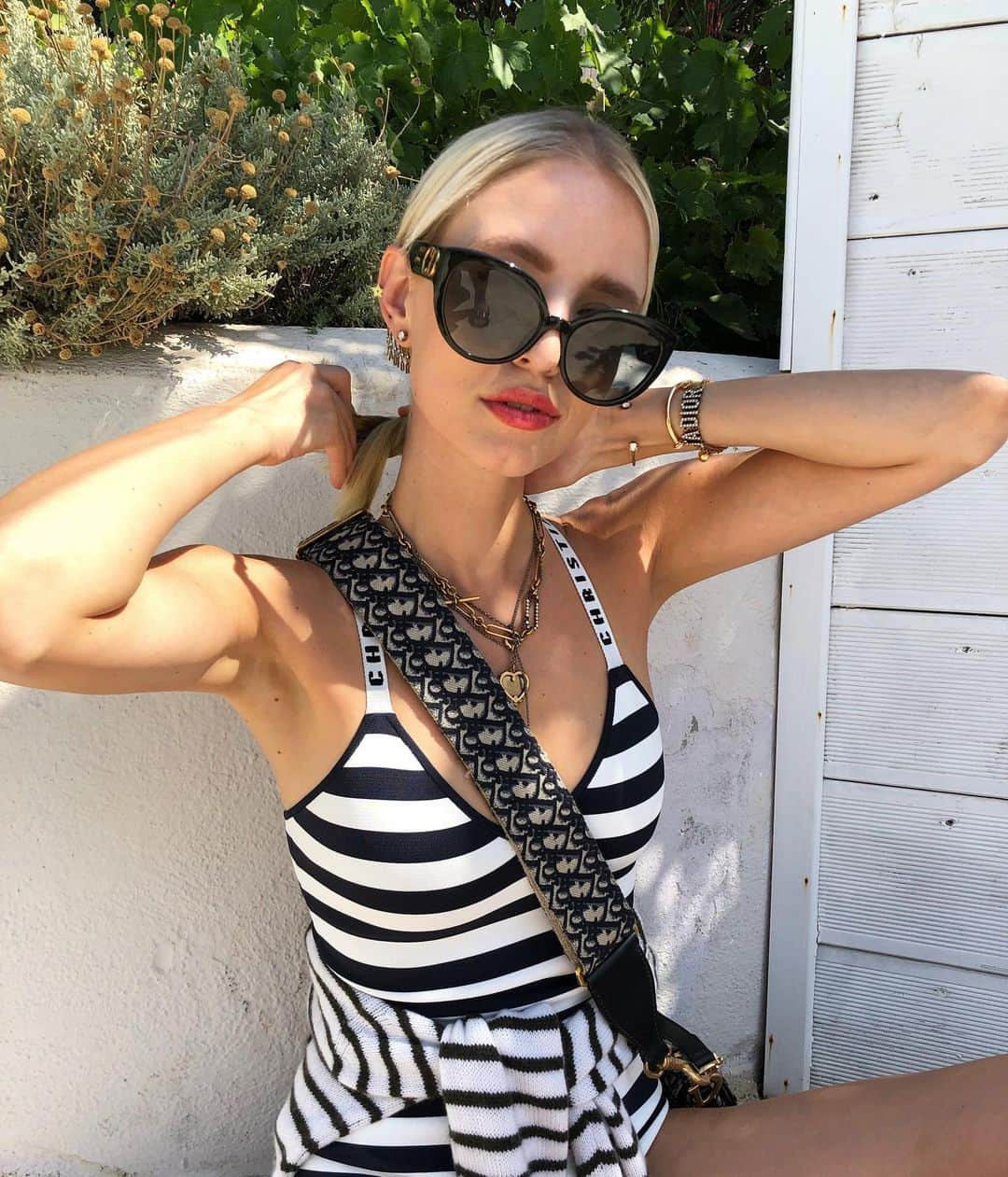 レオニー・ハンネさんのインスタグラム写真 - (レオニー・ハンネInstagram)「Stripes on stripes #dioriviera.🖤 Anzeige/Ad @dior #Dior #PortoCervo」7月24日 4時22分 - leoniehanne