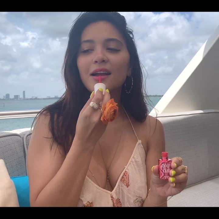 ステラ・ハジェンズのインスタグラム：「#ipsypartner ☀️ what more could i have asked for than a day of TLC for my face, body, nails AND mind?! ☀️ miami was an absolute dream and I thought I’d show you my go to touch up items for our perfectly sunny yacht day. all of these products are from @ipsy’s July Glam Bag Plus , which is a monthly subscription of 5 full size beauty products. i adore all of these products and brands and i’m so excited to share with you! the products shown are:  @thrivecausemetics Liquid Lash Extensions Mascara * this mascara makes your lashes look sooo long & also is easy to take off at the end of the day without giving you raccoon eyes. @wander_beauty Catch the Light Highlighter & Glowtion * since it was so hot in Miami, I was constantly touching up my concealer and highlighter but this highlighter gave me a great natural glow on top of the tan I was developing ;) @benefitcosmetics Gogotint Cheek & Lip Stain * I’ve mentioned many times before how this is my absolute favorite lip tint so when it arrived in my Glam Bag Plus, I was STOKED. just make sure you apply lip balm over it when it sets so you don’t dry out your lips. @touchinsolus Pretty Filter Waterful Glow Cream * this is a great product to go under your makeup to give you a natural dewey look @this.is.feel Moisture Balancing Cream * you must ALWAYS put on sunscreen and a good moisturizing lotion especially in the summer to prevent from yourself getting burnt and even worse - PEELING」