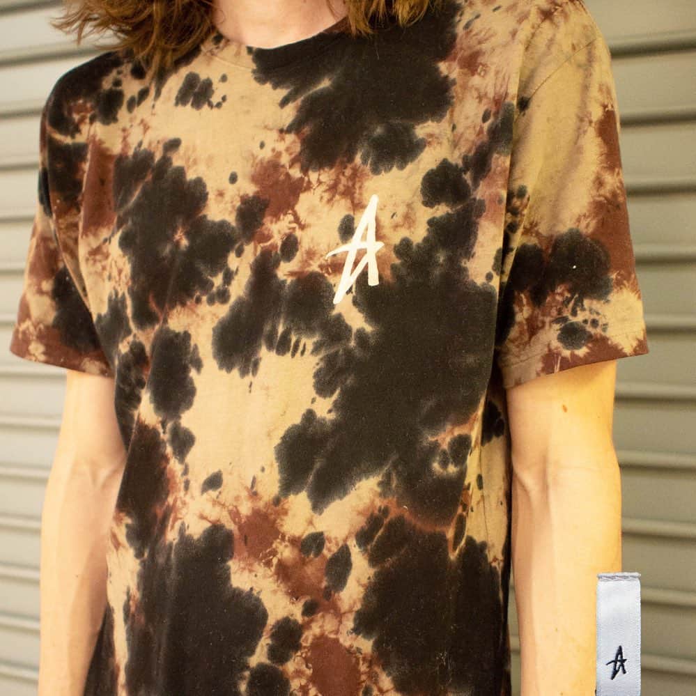 オルタモントのインスタグラム：「Maxing & relaxing w/ the ‘Dark Days Tee’ 😎 // #CFADC」