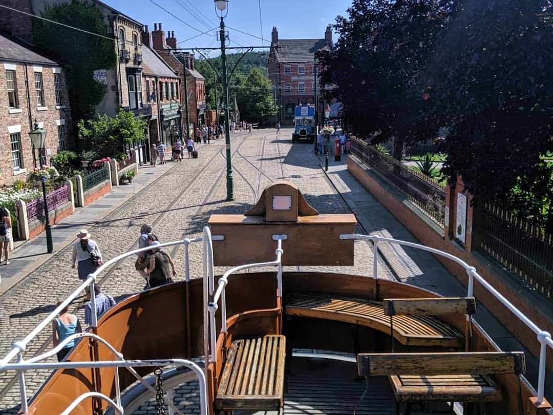 のインスタグラム：「More open-top tram weather Mr Weatherman please! ☀️🚋」