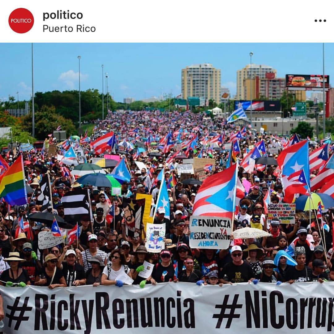 ジョン・レグイザモさんのインスタグラム写真 - (ジョン・レグイザモInstagram)「Ricky no sea necio y renuncia!  #standupforpuertorico #rosellorenuncia」7月24日 5時42分 - johnleguizamo