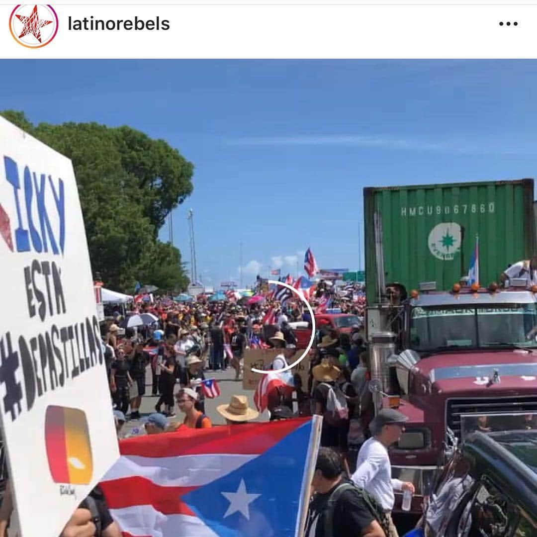 ジョン・レグイザモさんのインスタグラム写真 - (ジョン・レグイザモInstagram)「Ricky no sea necio y renuncia!  #standupforpuertorico #rosellorenuncia」7月24日 5時42分 - johnleguizamo