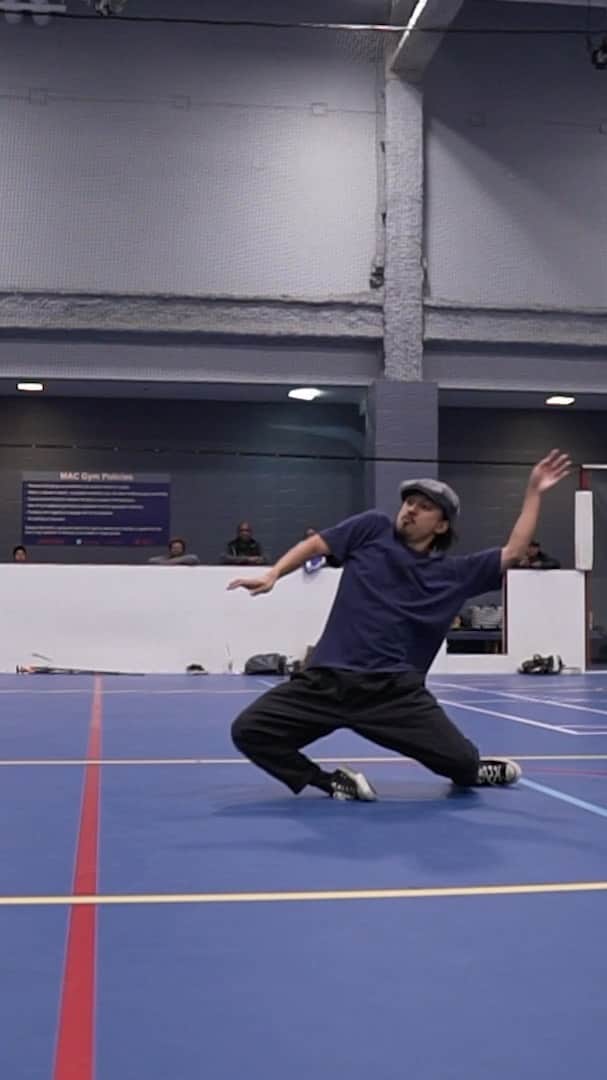 ショーン・エバリストのインスタグラム：「Currently sick in bed, pushing to get better for tomorrow at Building Block x Arena LA Dance Camp💪🏽 Note about video: Sometimes the execution you hope to have throughout the piece goes out the window, this time it seemed like everything stuck. What I wanted in my head, how I envisioned the flow, it was all there. Genuinely happy about how this turned out, that’s a bit rare for me. . Music “Flashback” by  @fatfreddysdropnz 🙌🏽🙏🏽💛」
