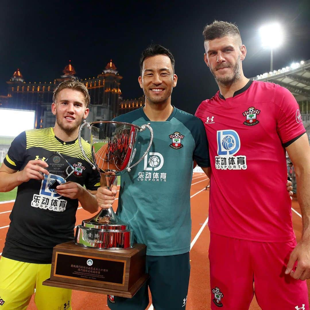 サウサンプトンFCさんのインスタグラム写真 - (サウサンプトンFCInstagram)「Four goals, Academy debuts and a friendly trophy in Macau... now time to go home! 🇲🇴💛🖤 #saintsfc #macau #preseason」7月24日 6時06分 - southamptonfc