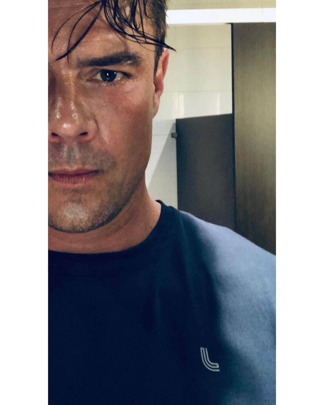 ジョシュ・デュアメルさんのインスタグラム写真 - (ジョシュ・デュアメルInstagram)「I don’t usually share post-workout bathroom selfies but I do when I’m wearing #lolë」7月24日 6時20分 - joshduhamel