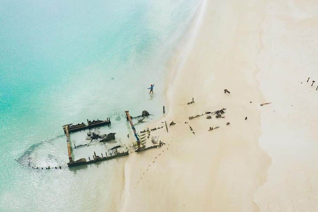 Costa Sunglassesのインスタグラム：「Looking for signs of life among these old bones. 📷: @aussieflyfisher @oliverwhitefishing #SeeWhatsOutThere」
