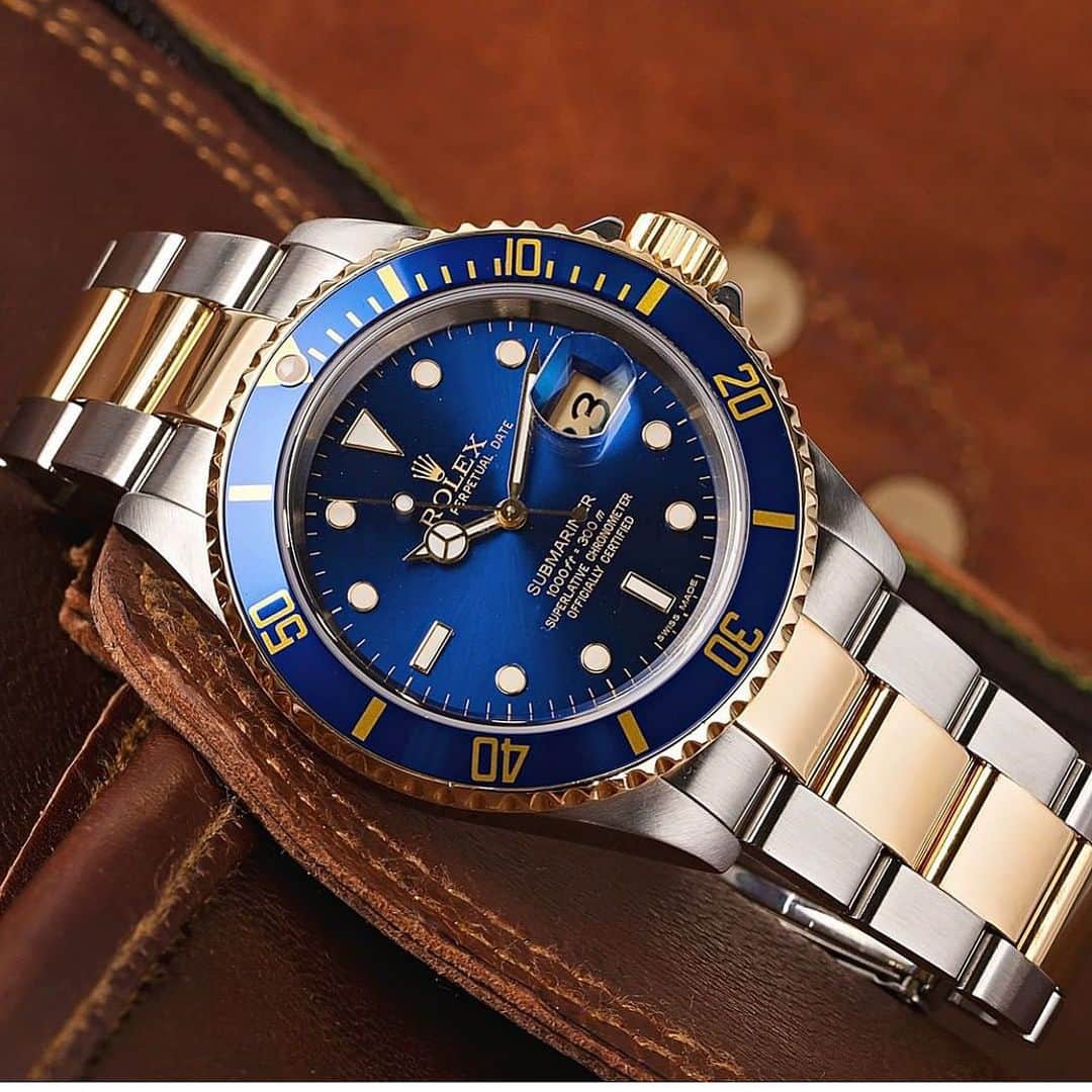 Daily Watchさんのインスタグラム写真 - (Daily WatchInstagram)「The two-tone Rolex Submariner Ref 16613. This reference was actually my first “real” watch. It’s also the same watch as the profile photo. Photo by @bobswatches #DailyWatch」7月24日 6時30分 - dailywatch