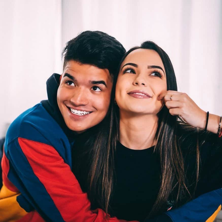 YouTubeさんのインスタグラム写真 - (YouTubeInstagram)「This might be fake, but we ship it either way, @alexwassabi @vanessamerrell. Who's excited for new music?! 🙋‍♀️🙋‍♂️」7月24日 6時34分 - youtube