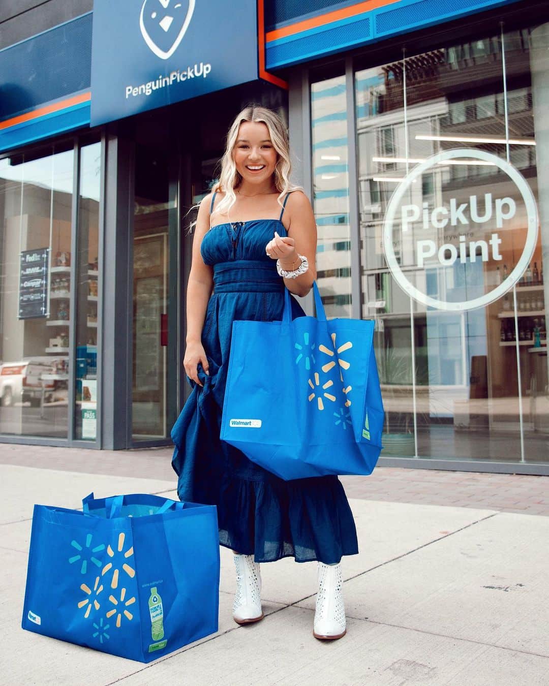 トーリ・ウェブスターのインスタグラム：「These days I am seriously always on the run, so I try to constantly find new ways to save time 🤷🏼‍♀️ My newest life hack is ordering my @WalmartCanada groceries to a Penguin Pickup location! I shop my groceries online using @WalmartCanada so it’s fast & easy at guaranteed low prices. These Penguin PickUp locations are located super close to home and have access to the whole assortment of products from beauty, to fresh groceries! Walmart also offers Delivery right to your home in the GTA! For all my friends trying to save time & money, like me, use promo SUMMER10 for $10 off your first online pick up order (min $50 purchase for pick up to apply)! Happy shopping 🛍💕#ad」