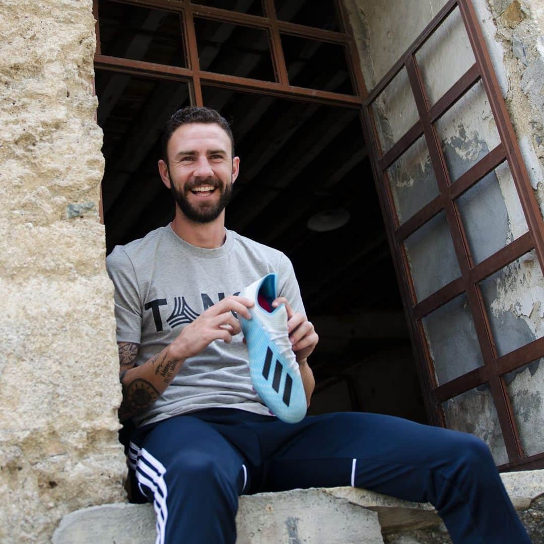 ミゲル・ラジュンのインスタグラム：「Smile and shine!! @adidasmx @adidasfootball #DareToCreate x19 . 🤙🏻😆 ... 📸」