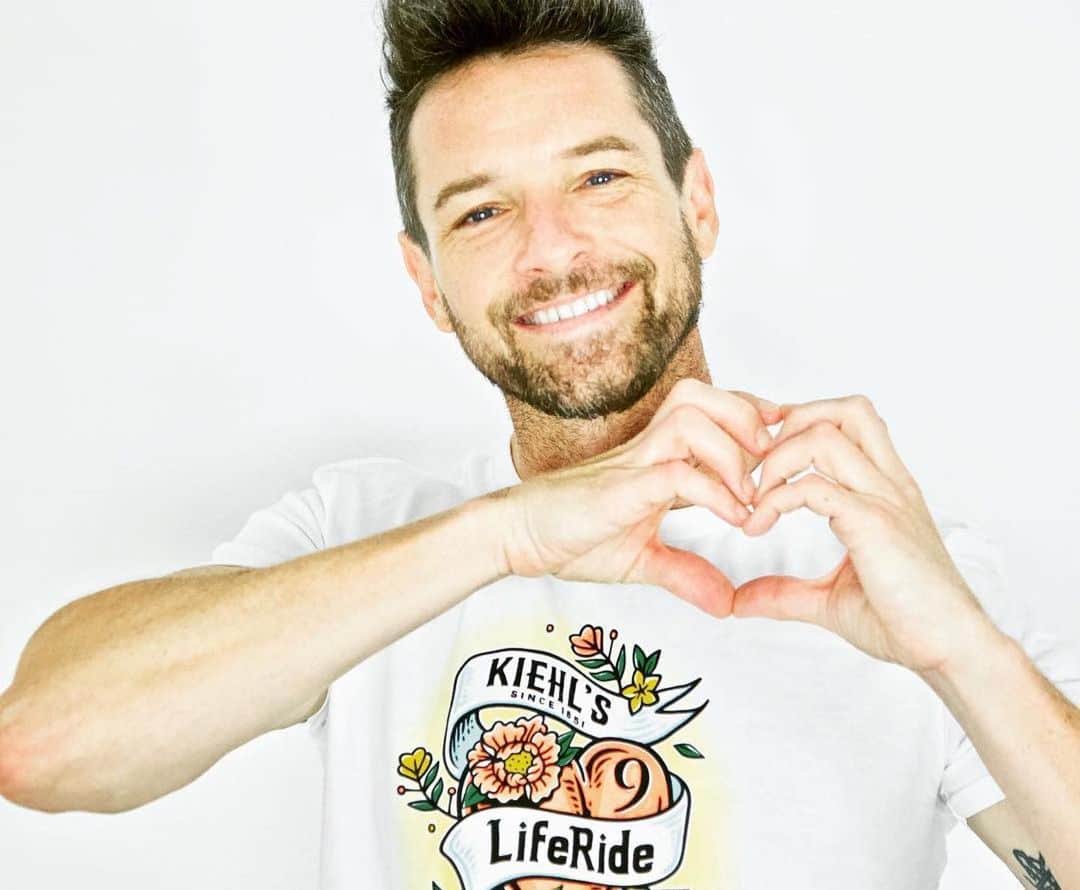 JR・ボーンさんのインスタグラム写真 - (JR・ボーンInstagram)「Show your heart and get involved, share a selfie with a ❤️ made from your hands and post it to Instagram, tagging @amfAR and @kiehls with the hashtag #LifeRide10. Kiehl's will donate $10 for every Instagram post, up to $100,000* for amfAR's cure research.  #Repost @amfar ・・・ It's our 10th year celebrating the @Kiehls #LifeRide, a partnership that has meant so much to us. Over the last decade, Kiehl's riders travelled across the US on their iconic motorcycles to educate the public on these statistics: over 1.1 million people in America are living with HIV/AIDS. Through this incredible partnership with Kiehl's, we've raised over $2 million for #AIDS research.  #amfAR #Kiehls #HIV #AIDS #CureResearch #CureAIDS」7月24日 6時54分 - jrbourne1111