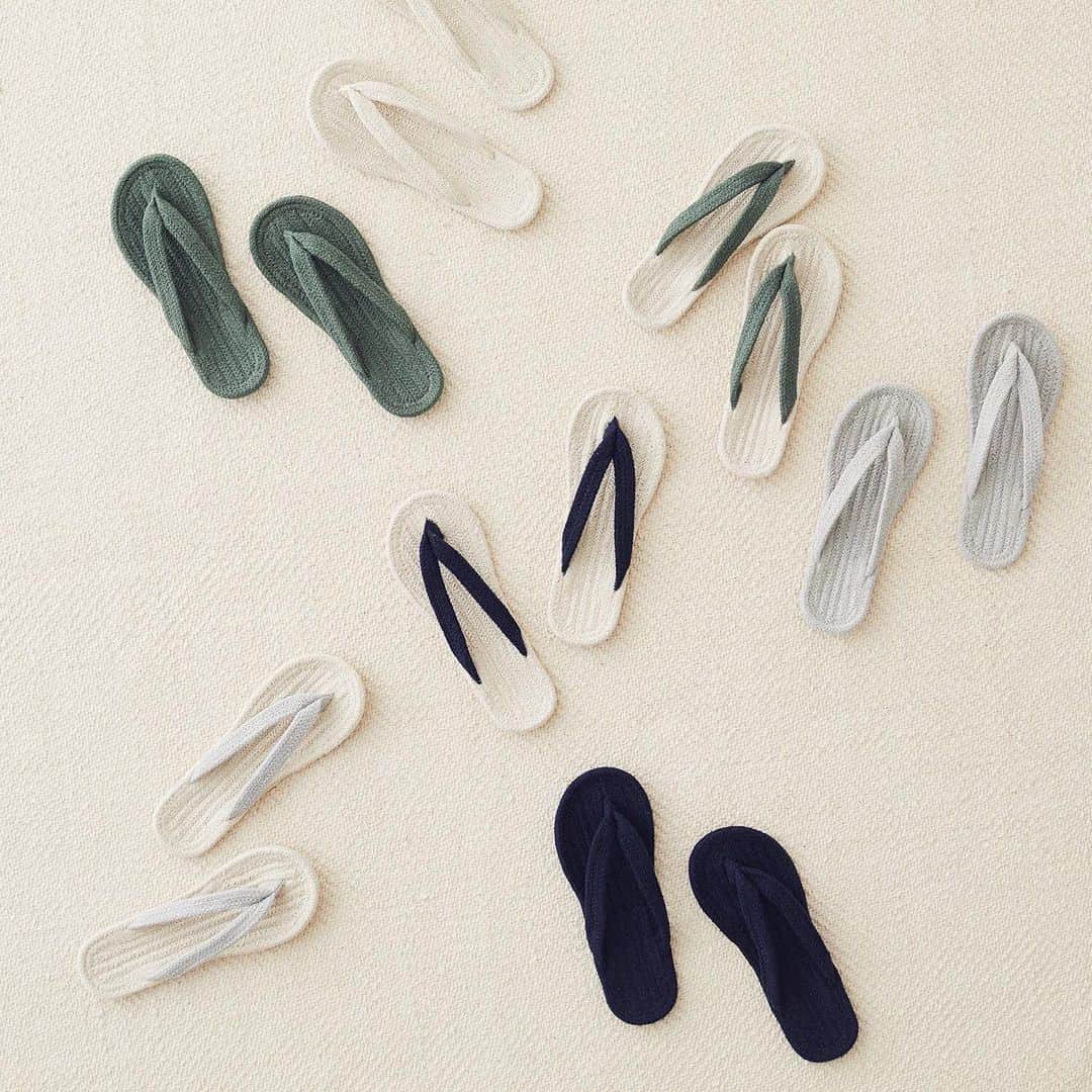 MUJI USAさんのインスタグラム写真 - (MUJI USAInstagram)「Room sandals made from the same braided Indian cotton used in rugs. They keep feet comfortable and cool throughout the summer season.  Available in stores and online. #muji #mujiusa #summer #sandals」7月24日 7時01分 - mujiusa