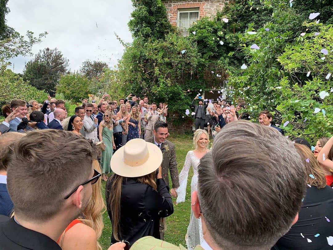 ナイル・ホーランのインスタグラム：「Congratulations to the nicest man in the world @querellekeys on marrying the lovely Adele this weekend. It was a great day and good to get the crew together for it. @psymington @johnbirdjr @conormastersonviolin @jakecurranguitar」