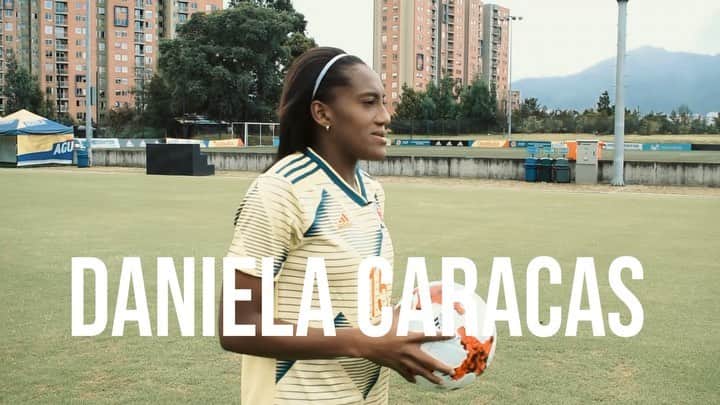 サッカー コロンビア代表チームのインスタグラム：「Entérate de quién es @danielacaracas una de las jugadoras más alegres de la Selección Colombia Femenina 🤙🏼😎 #CorazónDeGuerreras」