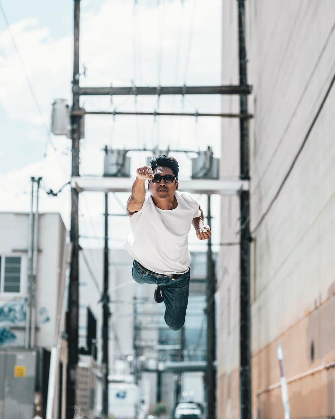 RJ Punoさんのインスタグラム写真 - (RJ PunoInstagram)「Up Up and Away  #FreezeofTheDay 📷 @kienquanphotography」7月24日 7時48分 - rockadeezy