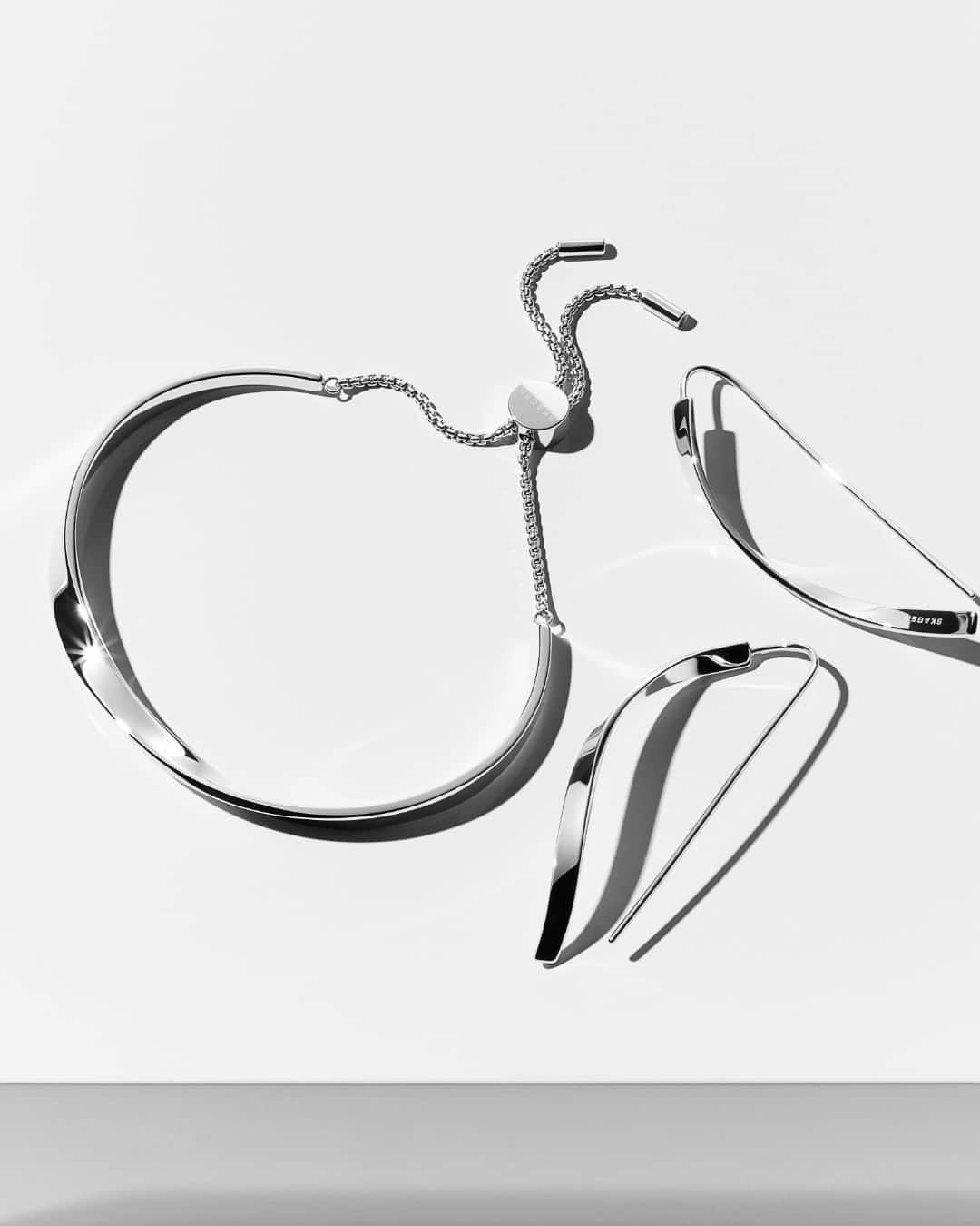 のインスタグラム：「It's all in the details. Tap to shop our Kariana collection. . . . . . #earrings #bracelet #jewelryoftheday #jewelrygram #summerstyle」
