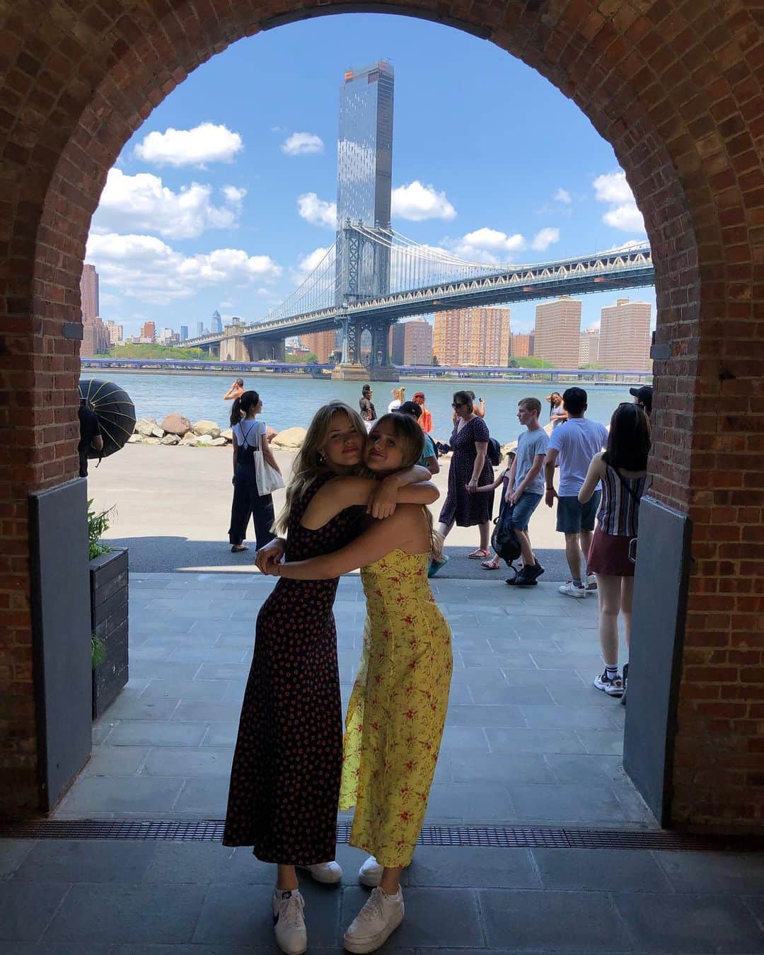 ハルストン・セイジのインスタグラム：「Today is my brilliant little sister’s birthday! So proud of your enthusiasm to excel at anything you put your mind to. You are the best sister and kitty foster momma anyone could wish for. Now please come back and visit me 💛💙❤️」