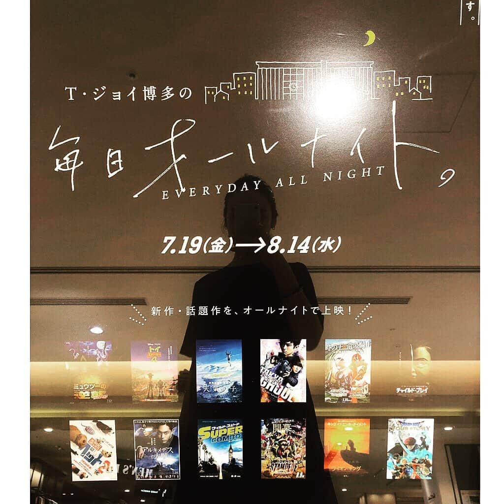 西本早希のインスタグラム：「・ Tジョイ博多の 毎日オールナイトで 24:25からの天気の子を 📽! もう 最高でした 💯 全てが美しかった 。。 ・ ・ 夏休みのお昼の映画館は  とにかく人が多いので  夜中にゆっくり見れて 私は好きでした 😇 (単純に夜中の映画館にわくわくしたのもある) ・ ・ お子様が多そうなタイトルも 夜中にあってたりして  次は九州にはTジョイ博多にしかない ドルビーシネマでトイストーリー4見に行く 🎁! ・ ドルビーシネマの館内グラフィックかっこよかった 🥺! #Tジョイ博多 #ドルビーシネマ #毎日オールナイト」