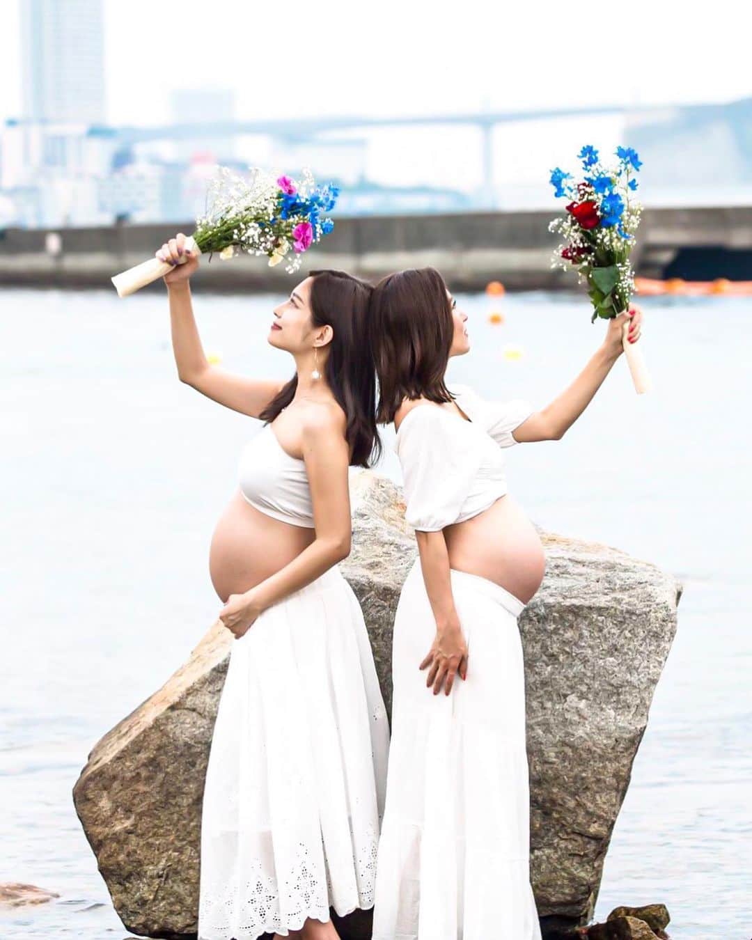 橘リンさんのインスタグラム写真 橘リンinstagram 私たち 予定日3日違いだけど女の子のお腹と男の子と出方が違う気がする Maternity Maternityshoot Maternityphotography Maternitydresses Beach 37weekspregnant Pregnancy マタニティフォト