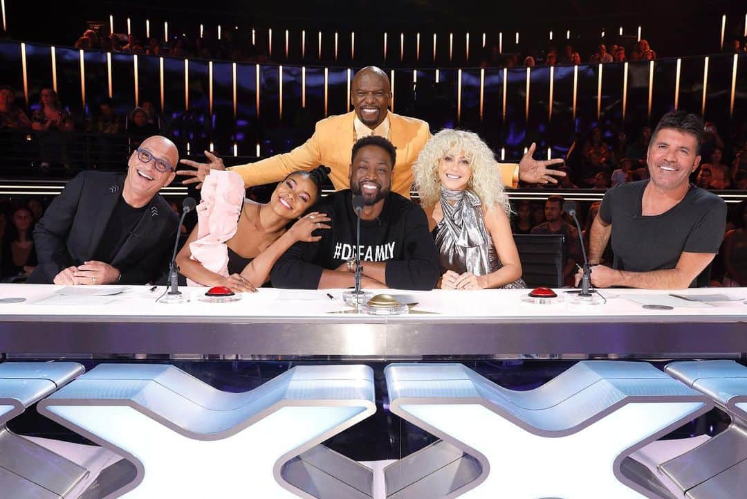 ドウェイン・ウェイドさんのインスタグラム写真 - (ドウェイン・ウェイドInstagram)「Shoutout to this amazing crew for allowing me to guest judge with them on @agt @nbc! Don't miss it tonight 8/7c! #judgecuts #agt @howiemandel @gabunion @juleshough @simoncowell @terrycrews」7月24日 8時15分 - dwyanewade