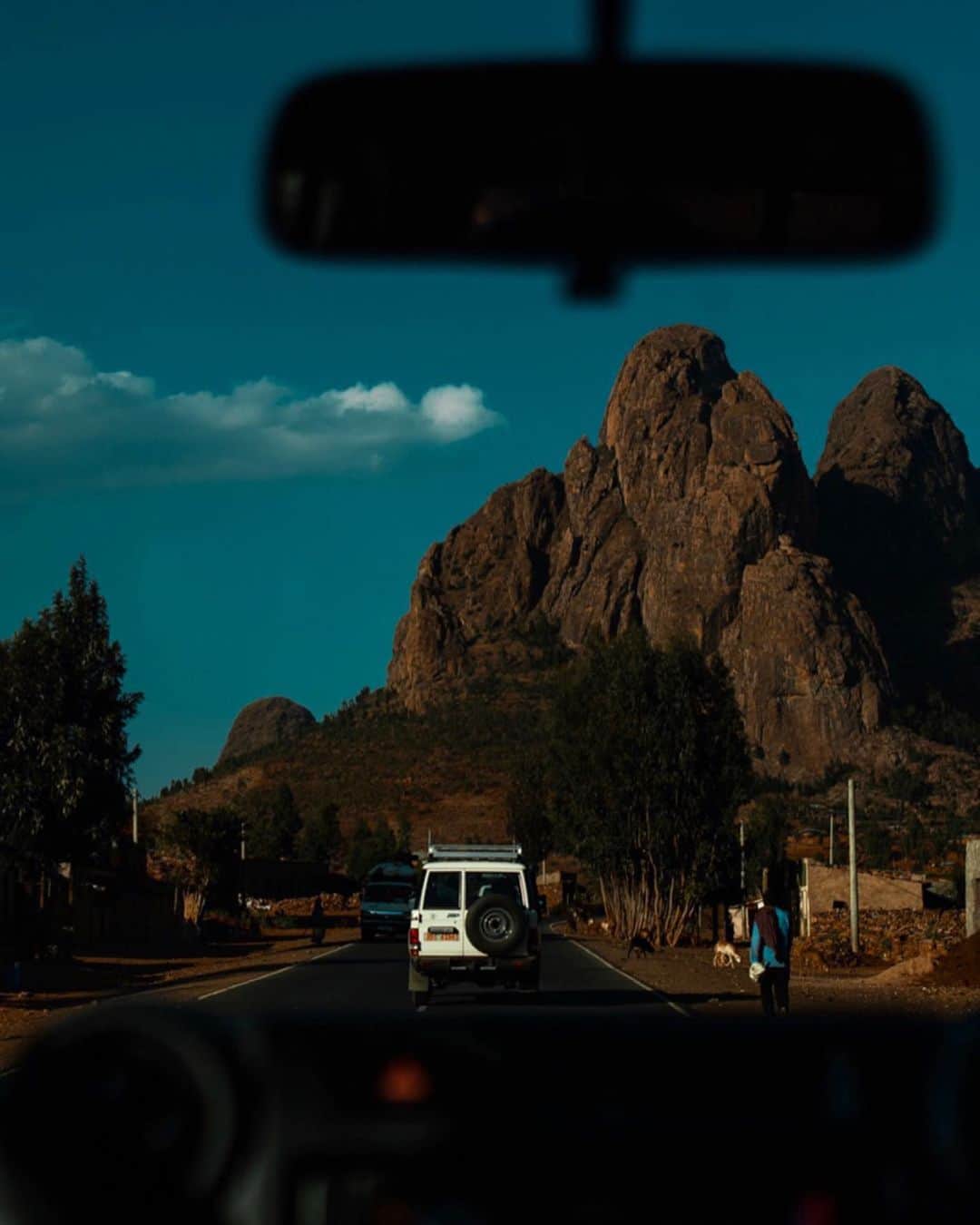 Cubby Grahamのインスタグラム：「Backseat views from northern Ethiopia 🇪🇹 Truly one of the most breathtaking drives.」