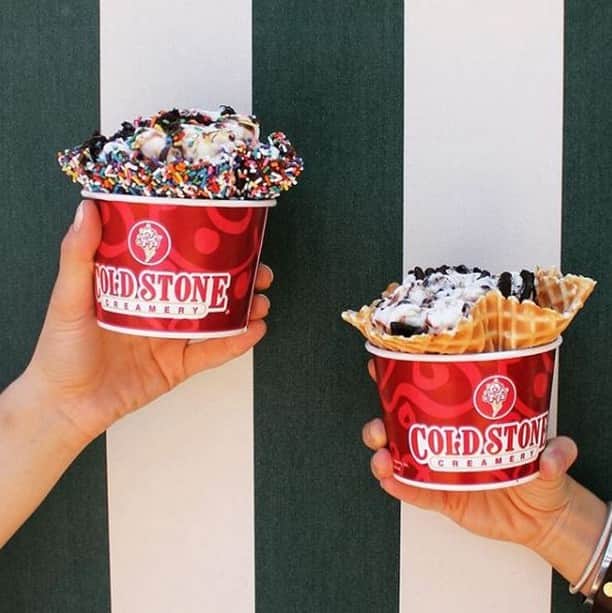コールド・ストーン・クリーマリーのインスタグラム：「Our ice cream is better in pairs 😋✌」
