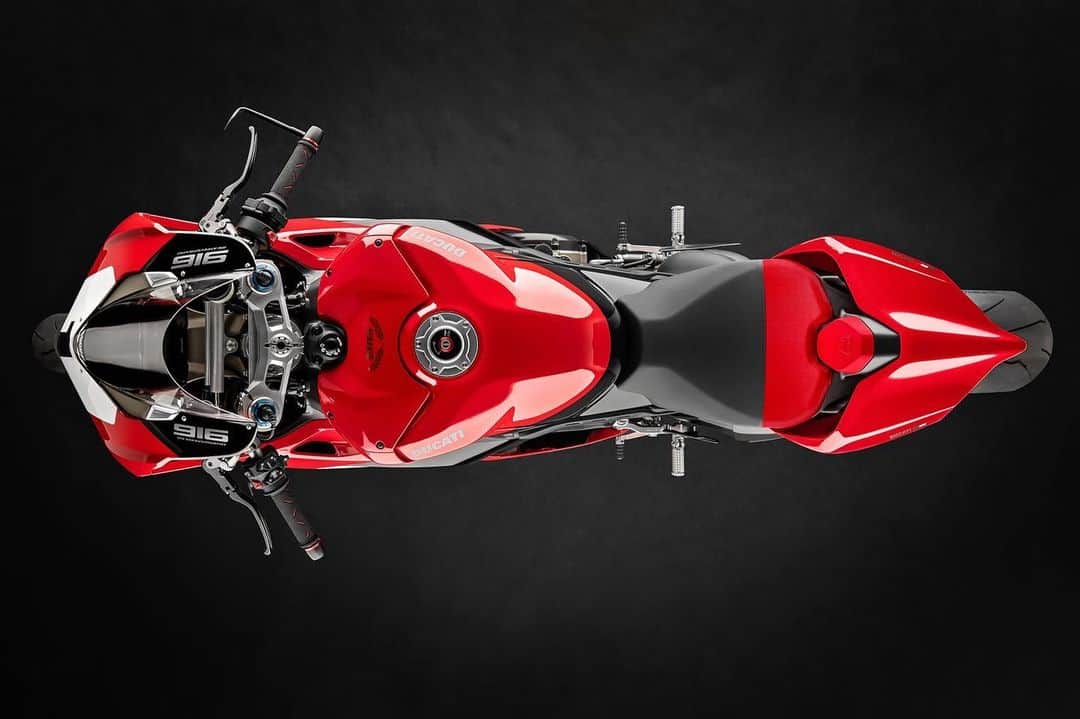 Ducati Japanさんのインスタグラム写真 - (Ducati JapanInstagram)「【パニガーレV4 25°アニバーサリオ916】ボッシュ製6軸慣性測定ユニット(IMU)をベースに、最先端のエレクトロニクスを装備。すべてはドゥカティの新世代V4エンジン／デスモセディチ・ストラダーレを、存分に味わうためなのです。  #ドゥカティ #ドゥカティいいじゃん #panigale #パニガーレ」7月24日 8時46分 - ducatijapan