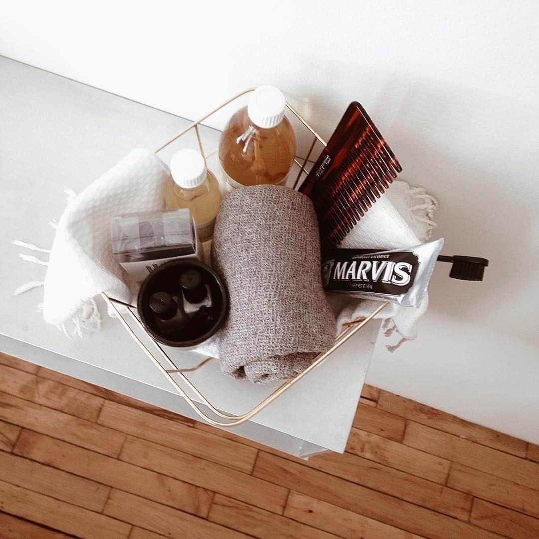 Marvis®️ Official Partnerさんのインスタグラム写真 - (Marvis®️ Official PartnerInstagram)「Mid-week self-care inspiration ✨✨ What's your go-to self-care routine? @estellelbn」7月24日 19時45分 - marvis_usa