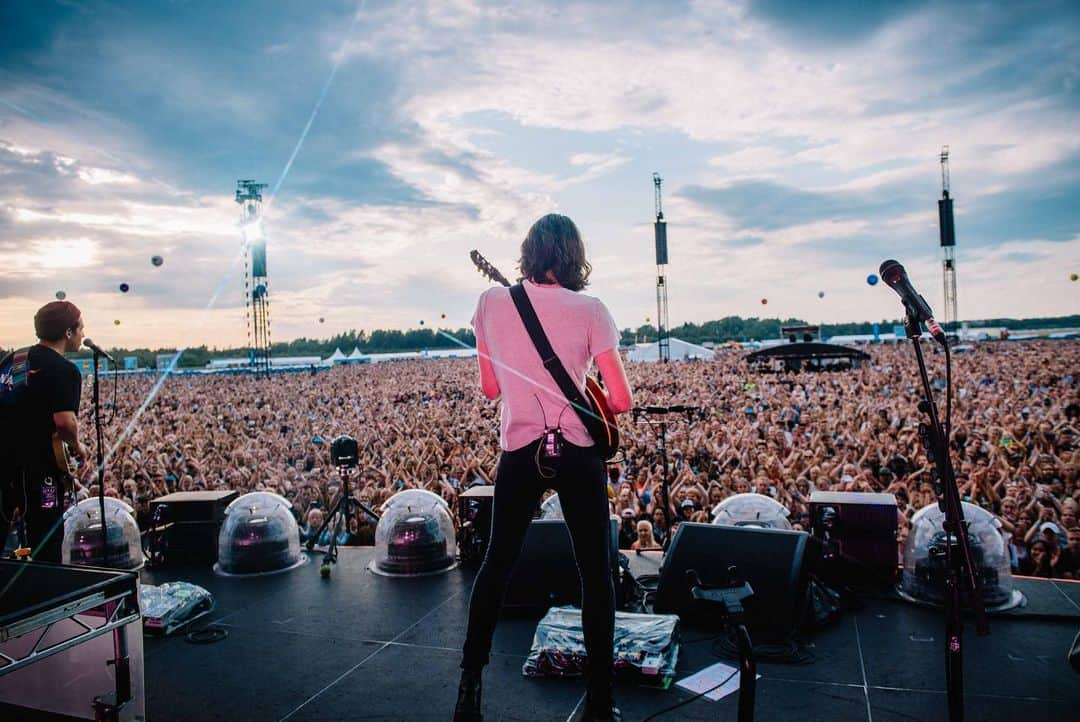 ジェームズ・ベイさんのインスタグラム写真 - (ジェームズ・ベイInstagram)「Helsinki night 1 😁 #dividetour 📷 @ohalfin」7月24日 19時39分 - jamesbaymusic