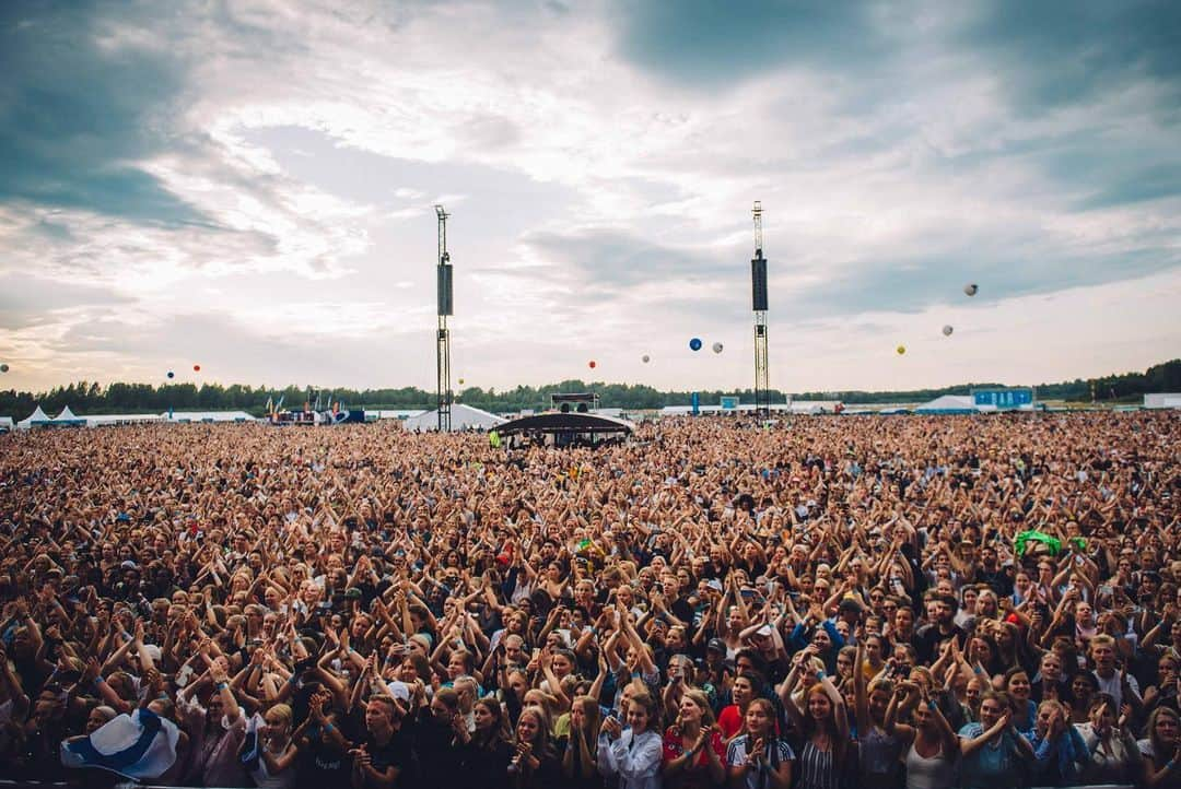 ジェームズ・ベイさんのインスタグラム写真 - (ジェームズ・ベイInstagram)「Helsinki night 1 😁 #dividetour 📷 @ohalfin」7月24日 19時39分 - jamesbaymusic