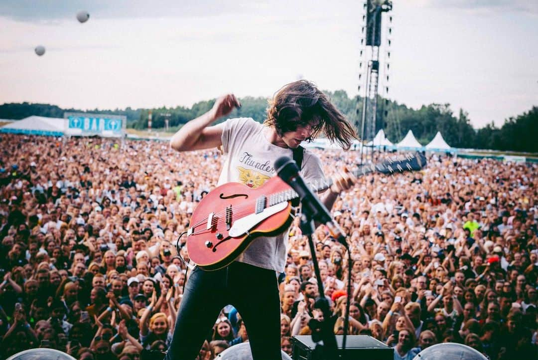 ジェームズ・ベイさんのインスタグラム写真 - (ジェームズ・ベイInstagram)「Helsinki night 1 😁 #dividetour 📷 @ohalfin」7月24日 19時39分 - jamesbaymusic