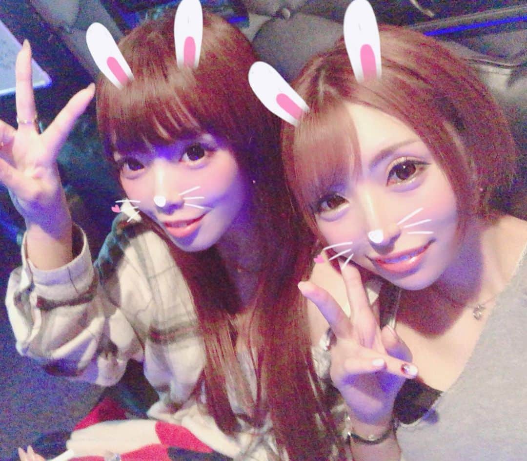 葉月七瀬のインスタグラム：「ゆづきと会った～💕💕 ねぇ会いに来て？て言ったら 遠いのに会いに来てくれた😢💓 しゅきまる またすぐ会いに来てな？？ しょっちゅう会ってバーでベロベロに なってた時期に戻りたいなぁ🤪 この2人だとバカ騒ぎするから楽しすぎ💓 . 誕プレとお手紙もありがと～💖 美容にうるさい私のために 考えてくれて嬉しすぎ大事にする🥺✨ もう会いたいな？？？？？ #大好き #親友 #アホ  #誕プレありがとう #lancome」