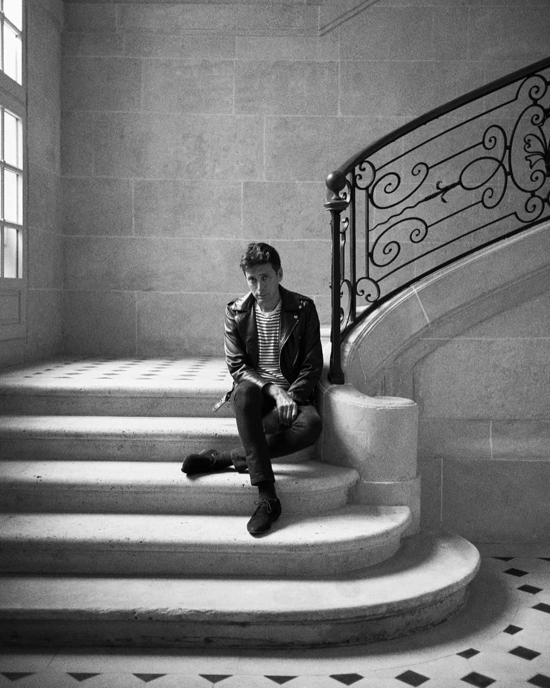 Vogue Parisさんのインスタグラム写真 - (Vogue ParisInstagram)「In the August issue of Vogue Paris @HediSlimane gives an exclusive interview. Over the last twenty years, he has made his indelible mark on fashion and indeed the world, leading him to the head of @celine. Yet so rarely does he express himself in public, not much is known about him. Get your copy tomorrow to read the exclusive interview. Photo shot by Hedi Slimane. Interview by Olivier Lalanne. #HediSlimane #Celine」7月24日 18時13分 - voguefrance