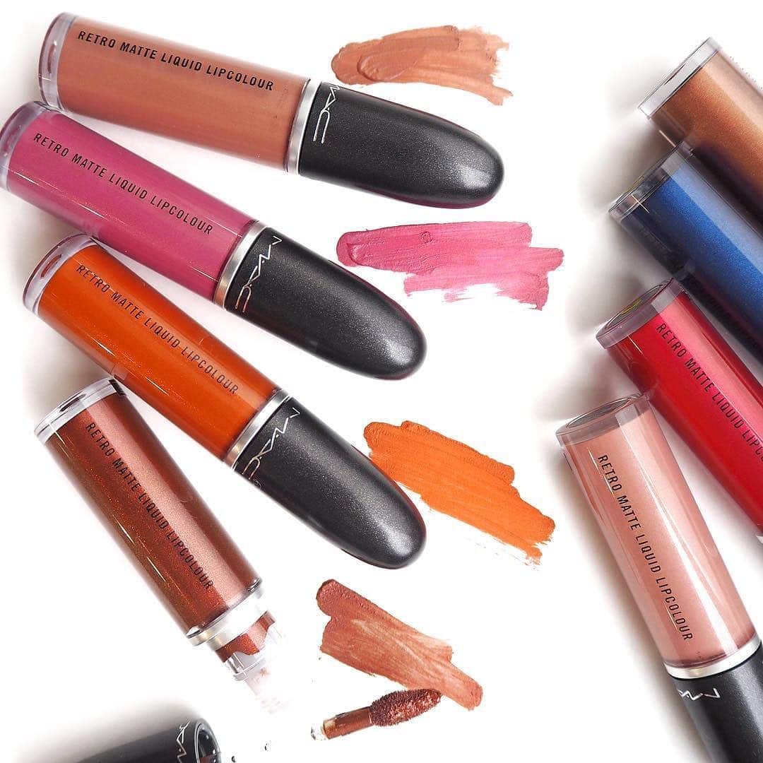 M∙A∙C Cosmetics Japanのインスタグラム：「7月29日のナショナルリップスティックデーを記念し、今週末7月27日(土)～29日(月)の3日間、全国のM・A・Cコーナーで対象のリップスティックを1本購入していただいたお客さまに、リップミラーをプレゼント💄✨ ⠀ 対象のレトロ マット リキッド リップカラーで、スウェードのような仕上がりの洗練された口元へ💋💕 ⠀ *各日ミラーは無くなり次第終了です *お1人様1会計につき1回までです *MINI M･A･Cは対象外です ⠀ ⠀ #MACRetroMatteLiquidLipColour #MACレトロマットリキッドリップカラー #ナショナルリップスティックデー ⠀ REGRAM: @macpro_tokyo ⠀ ⠀ ⠀ ⠀ ⠀ #MACCosmeticsJapan #MACコスメ #MACCosmetics #MAC #コスメ #メイク #リップ #口紅 #リップスティック #リップメイク #MACリップ #マットリップ #マット」