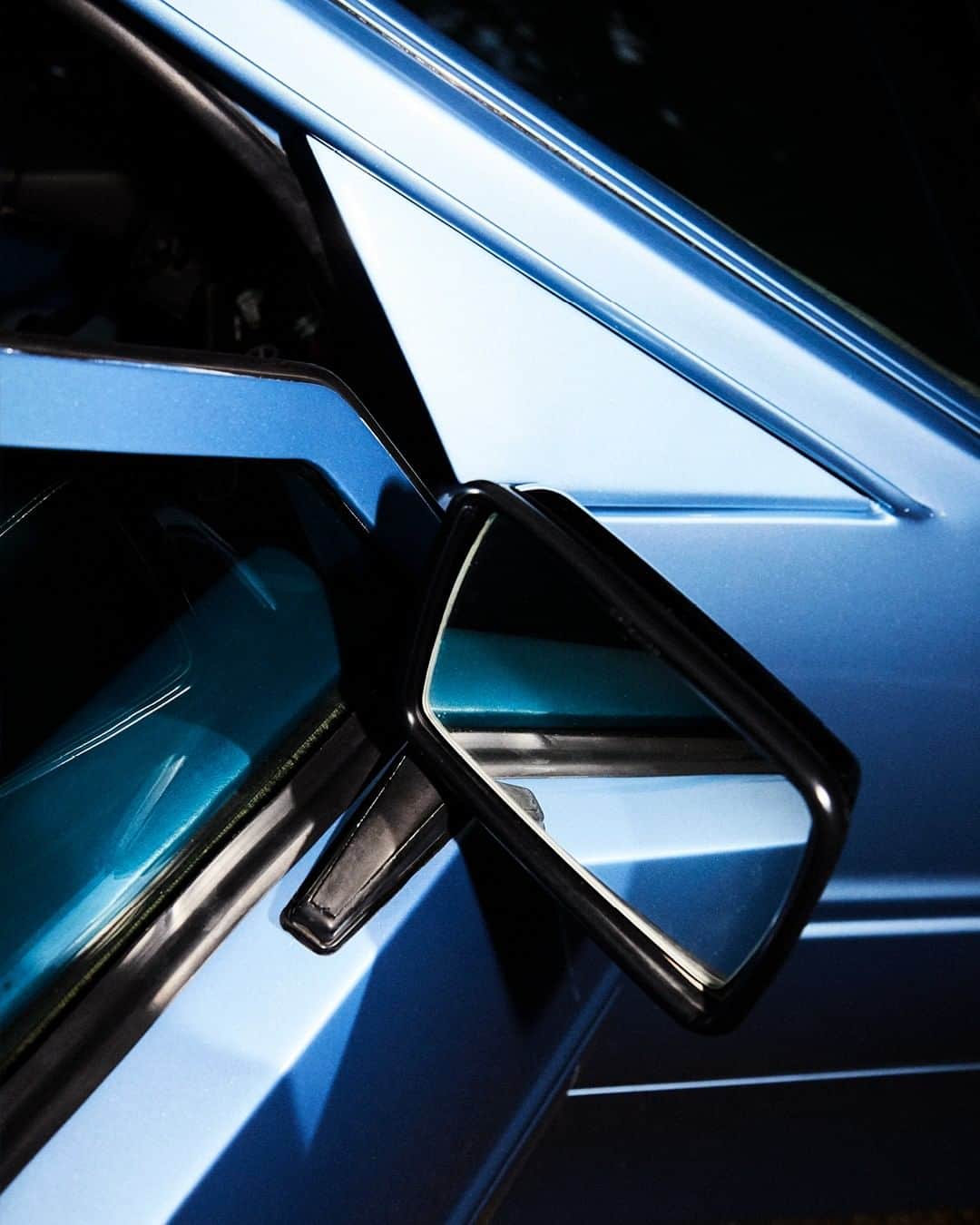 ダンヒルさんのインスタグラム写真 - (ダンヒルInstagram)「LAGONDA⁠ Metal and glass. British automotive inspiration from the 1970s Aston Martin Lagonda series two. Built by engineers that understood luxury. #dunhillAW19 #Lagonda」7月24日 18時15分 - dunhill