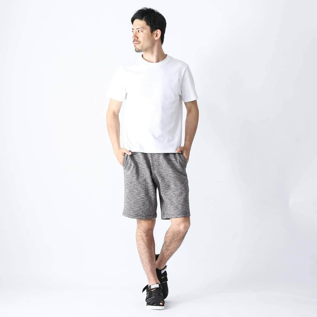 SUNDAY MOUNTAINさんのインスタグラム写真 - (SUNDAY MOUNTAINInstagram)「【COOLMAXで夏も快適！はき心地抜群のニットショートパンツ】 coolmax knit st shorts / #gramicci color / heather charcoal size / M 身長 / 174cm 普段着用サイズ / M  通気性・吸水速乾性に優れるCOOLMAXを採用したショートパンツ。細すぎずラフすぎない絶妙なシルエットで、スタイル選ばず合わせる事ができます。ウェビングで調節可能なウエストと、180度開脚可能なガゼットクロッチでストレスフリーなはき心地を実現しています。杢の入った素材感も存在感たっぷりで、Tシャツと合わせるだけでコーディネートがきまるこの夏マストハブな1本です。 【shop】  オンラインストア #sundaymountain でご注文いただけます。 公式ページ、楽天市場、Yahoo、Wowmaにて販売中。 ・平日14:30までのご注文で翌日配達。  #アウトドアミックス #コーデ #19春夏 #おしゃれキャンプ #サンデーマウンテン #アウトドアショップ #アウトドアファッション #outdoorfashion #アウトドアコーデ #アウトドアスタイル #アウトドアブランド #おしゃれコーデ #アウトドアデイ #アウトドア好き #ストリート系ファッション #おしゃれアウトドア #ショートパンツ #グラミチ #キャンプウェア #クールマックス #フェス #キャンプ」7月24日 18時24分 - sundaymountain