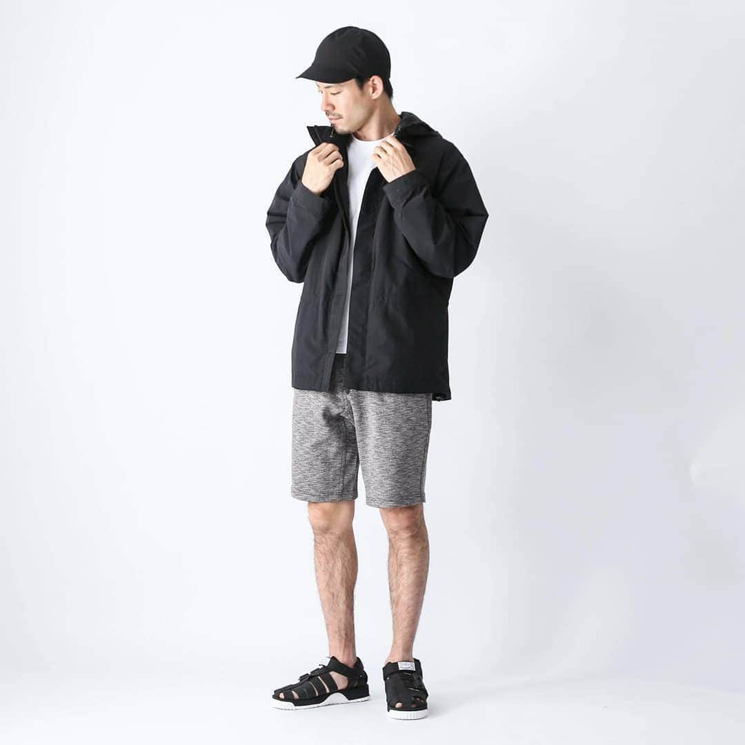 SUNDAY MOUNTAINさんのインスタグラム写真 - (SUNDAY MOUNTAINInstagram)「【COOLMAXで夏も快適！はき心地抜群のニットショートパンツ】 coolmax knit st shorts / #gramicci color / heather charcoal size / M 身長 / 174cm 普段着用サイズ / M  通気性・吸水速乾性に優れるCOOLMAXを採用したショートパンツ。細すぎずラフすぎない絶妙なシルエットで、スタイル選ばず合わせる事ができます。ウェビングで調節可能なウエストと、180度開脚可能なガゼットクロッチでストレスフリーなはき心地を実現しています。杢の入った素材感も存在感たっぷりで、Tシャツと合わせるだけでコーディネートがきまるこの夏マストハブな1本です。 【shop】  オンラインストア #sundaymountain でご注文いただけます。 公式ページ、楽天市場、Yahoo、Wowmaにて販売中。 ・平日14:30までのご注文で翌日配達。  #アウトドアミックス #コーデ #19春夏 #おしゃれキャンプ #サンデーマウンテン #アウトドアショップ #アウトドアファッション #outdoorfashion #アウトドアコーデ #アウトドアスタイル #アウトドアブランド #おしゃれコーデ #アウトドアデイ #アウトドア好き #ストリート系ファッション #おしゃれアウトドア #ショートパンツ #グラミチ #キャンプウェア #クールマックス #フェス #キャンプ」7月24日 18時24分 - sundaymountain