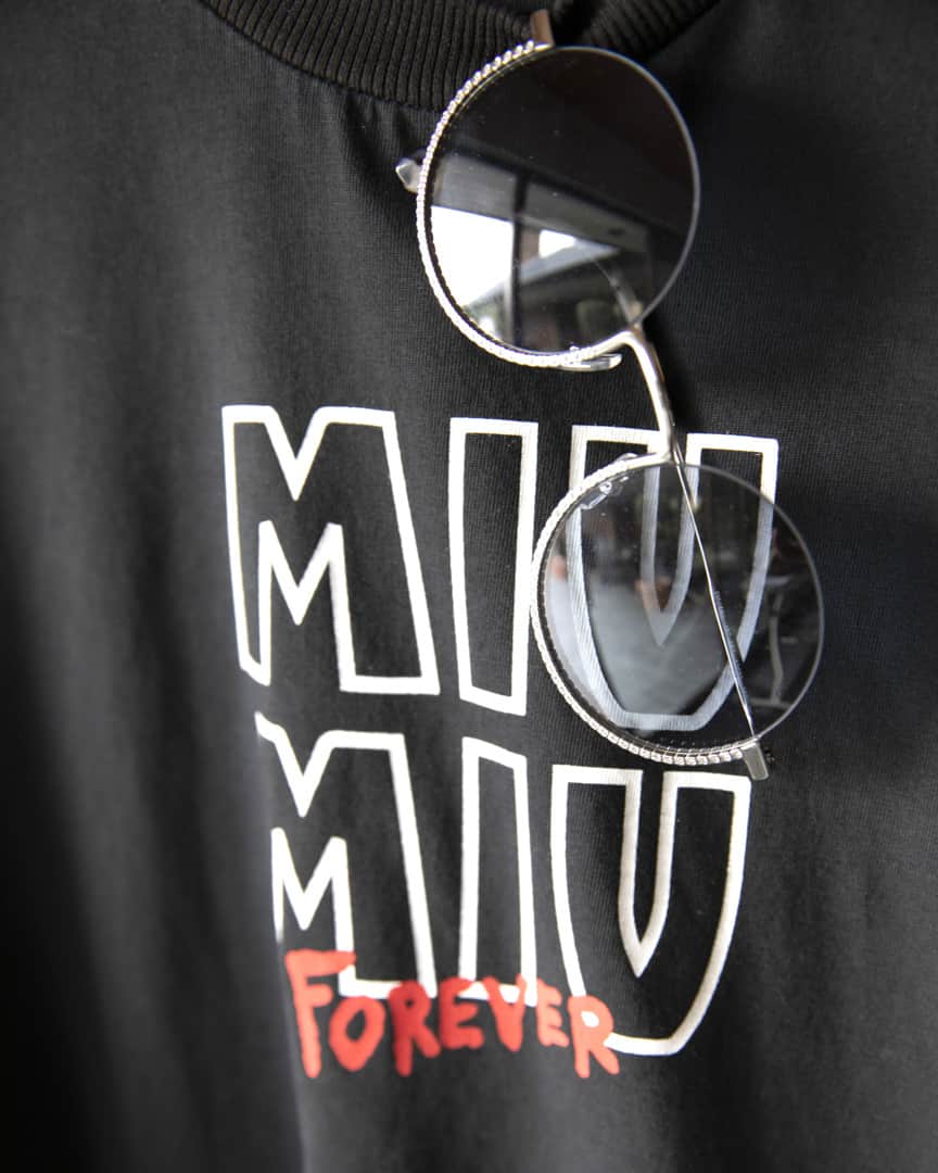 Miu Miuさんのインスタグラム写真 - (Miu MiuInstagram)「#MiuMiu forever.  Discover the new grunge-inspired T-shirts in select stores.」7月24日 18時30分 - miumiu