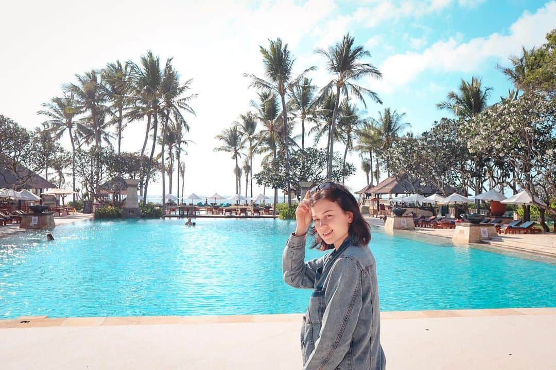 Kimberly Ryderさんのインスタグラム写真 - (Kimberly RyderInstagram)「So this was taken after our last breakfast at @conradbali (looking out on this awesome view in the morning) where I ate something I had never eaten before for breakfast; dimsum. I cannot stress how much I loved the pandan steamed buns (bakpao) and how annoyed I am that I didn’t discover it sooner. 🥢 📷 @edward_akbar  #wherecanifindpandanbakpao #ConradBali #ConradHotels #StayInspired」7月24日 18時43分 - kimbrlyryder