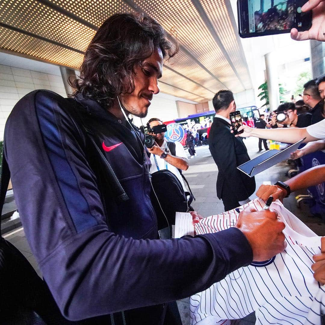 パリ・サンジェルマンFCさんのインスタグラム写真 - (パリ・サンジェルマンFCInstagram)「🤗🆒 Well arrived in Shenzhen 🤗🆒 Bien arrivés à Shenzhen . #ChinaSummerTour2019 🇨🇳 . 🔴🔵 #ICICESTPARIS #AllezParis #ParisSaintGermain #PSG #Paris #Football」7月24日 18時38分 - psg