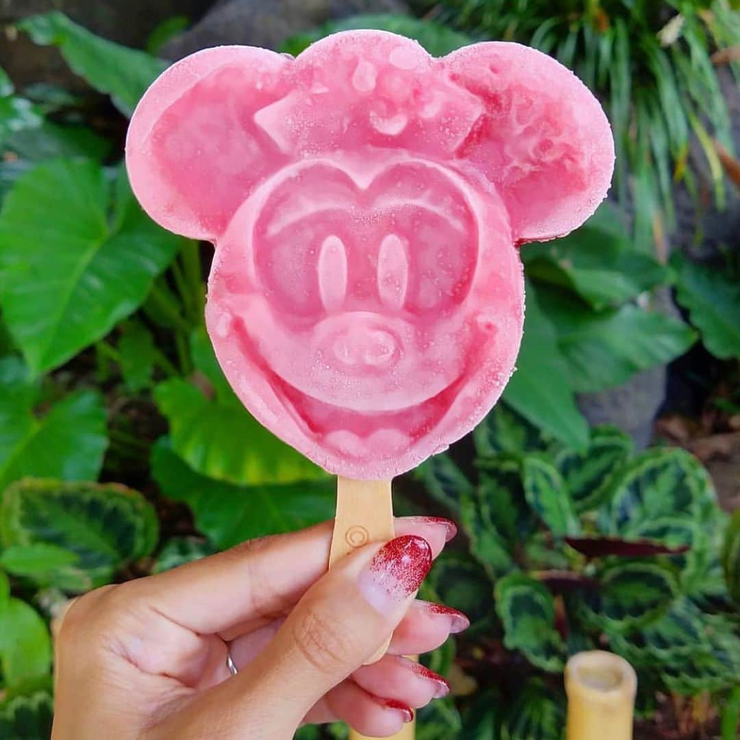 fasme.mediaさんのインスタグラム写真 - (fasme.mediaInstagram)「《Disney Sweets♡》 . ディズニーに訪れたら絶対食べたい、可愛くて美味しいスイーツたち♡ アイスにワッフル、食べ歩きにぴったりなスイーツはディズニーを楽しむには欠かせないっ！！ あなたのお気に入りディズニースイーツも、ぜひご紹介くださいね！ . ✳︎お気に入りの写真をfasmeをタグ付けして投稿してね♡fasmeのinstagramやwebサイトであなたの画像が紹介されるかも...♡✳︎ . ....thank you♡photo...@shell_mm_122@anmi5326 @rainbowhoney1218 @xxpimmetanxx @yankooo777 . #cafe#カフェ巡り#カフェ好き#おしゃれカフェ#カフェ好きさんと繋がりたい#cafestagram#スイーツ巡り#カフェ活#카페#카페스타그램#fasme#カフェスタグラム#ディズニー#ディズニーランド#ディズニーシー#disneyland#disneysea#ディズニー好き#ディズニースイーツ#ミッキー#ミニー#ディズニー大好き#ワッフル#アイス#ソフトクリーム#ディズニーフード#夢が叶う場所#インスタ映えスイーツ#SNS映え#ディズニーフォト」7月24日 18時41分 - fasme.media