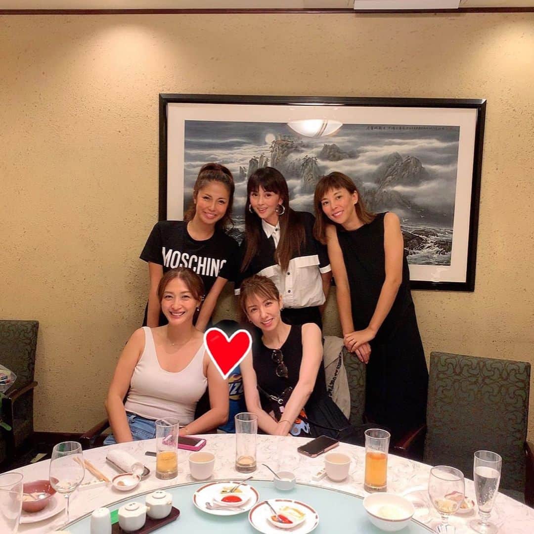 美香さんのインスタグラム写真 - (美香Instagram)「AKEMIがシンガポールから帰ってきたので みんなで集合💗💗💗 お土産ありがとうっっ😊」7月24日 18時45分 - mikaofficial99