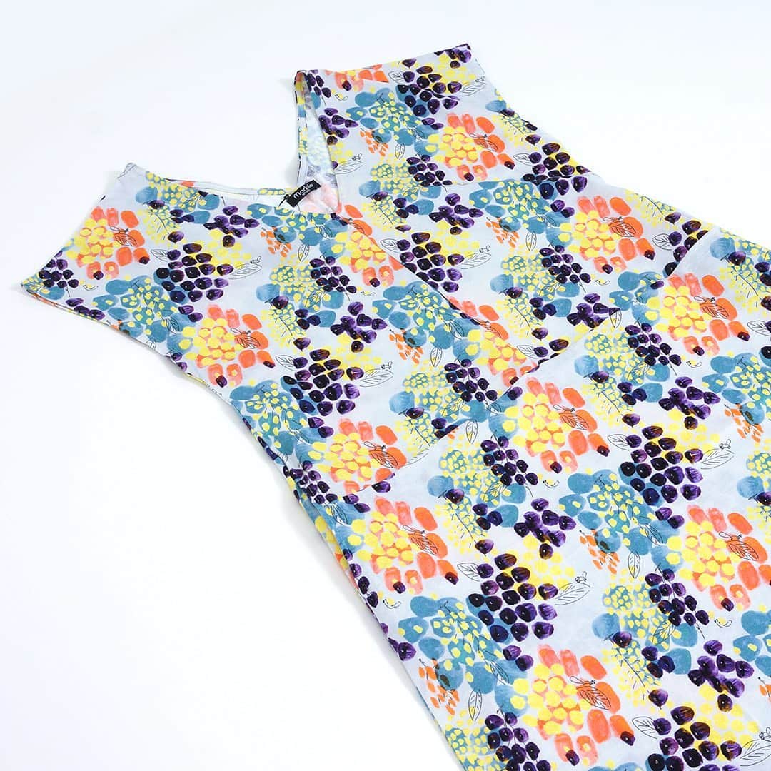 marbleSUD(マーブルシュッド) のインスタグラム：「【SALEアイテム紹介】 berry berry トラペーズワンピース。 人気のテキスタイルが30%OFF！ ¥15,800→¥11,060(税別) ・ #marblesud #マーブルシュッド #sale #セール #夏 #ファッション #大人コーデ #大人女子コーデ #木苺 #ベリー #水彩画 #ワンピース」