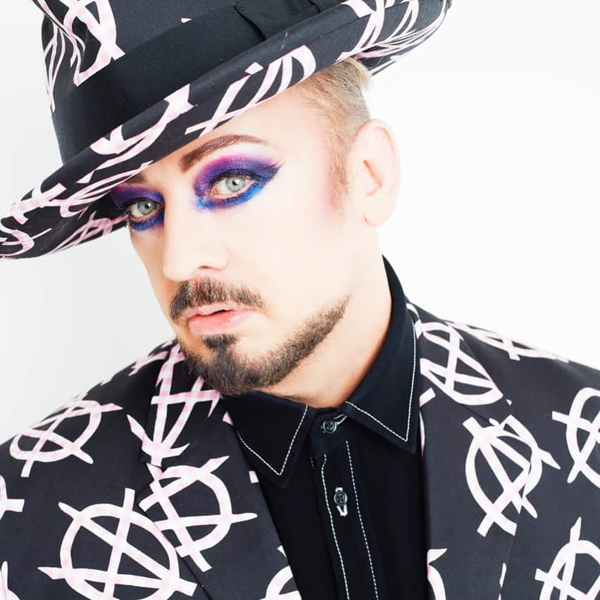 ボーイ・ジョージさんのインスタグラム写真 - (ボーイ・ジョージInstagram)「Anarchy by @magnushastings #Love #lovequotes」7月24日 19時09分 - boygeorgeofficial