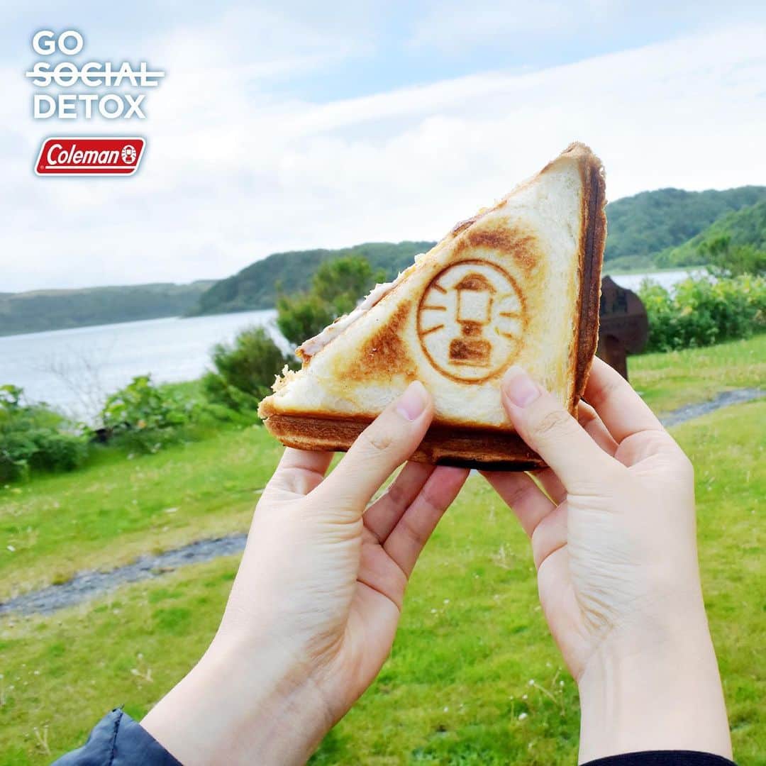 Coleman Japanのインスタグラム：「【“灯そう”キャンプ体験レポート02】 5/31-6/2にかけて、日本最北端の島、北海道礼文島へ当選者の皆さまとツアーを実施しました。 ・ 湖を見ながらの絶景朝ごはんや、高山植物を見つけるトレッキング、新鮮ウニパスタなど、礼文島でしか味わえないアクティビーで、いつもとひとあじ違ったキャンプを楽しんでいただけました。 ・ キャンペーン第2弾は、沖縄座間味島です。皆様のご応募お待ちしております！！ ・ GO SOCIAL DETOXキャンペーン実施中特設サイトはコールマン公式Instagramアカウント（@coleman_japan）プロフィールのリンクからアクセス！ ・ #gosocialdetox #灯そうコールマン」