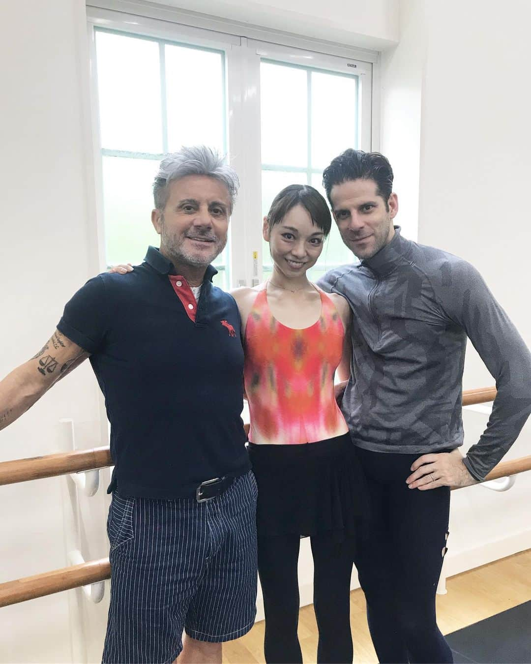 上野水香さんのインスタグラム写真 - (上野水香Instagram)「With my amazing and wonderful partner @marcelua #marcelogomes 📸💗 Rehearsing for #bolero of #rolandpetit with #luigibonino (*´-`) Doing our best for #ferribolleandfriends next week.  #ローランプティ 版 #ボレロ #マルセロゴメス さんと初めて踊ります。#ルイジボニーノ さんにみっちり見ていただきました。  31日からの#フェリボッレアンドフレンズ で踊ります。 がんばります٩( 'ω' )و」7月24日 19時10分 - mizukaueno